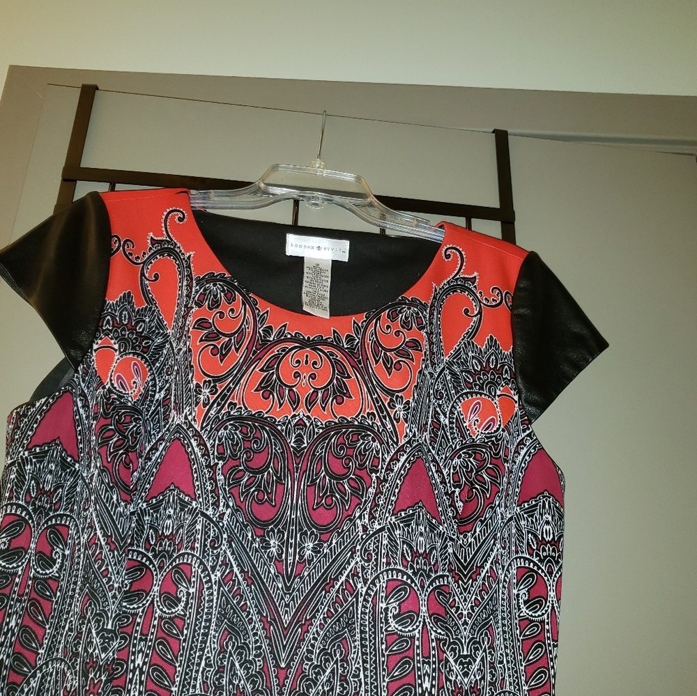 Ladies dress - Picture 3 of 3